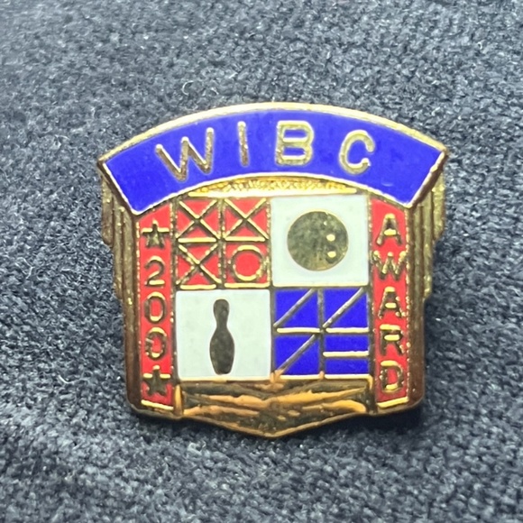Women's International Bowling Congress pin - Picture 1 of 3
